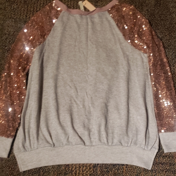 Dolman sequin sleeve top - Picture 3 of 3